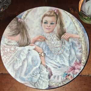 Wedgwood "The Pearls" Plate by Mary Vickers